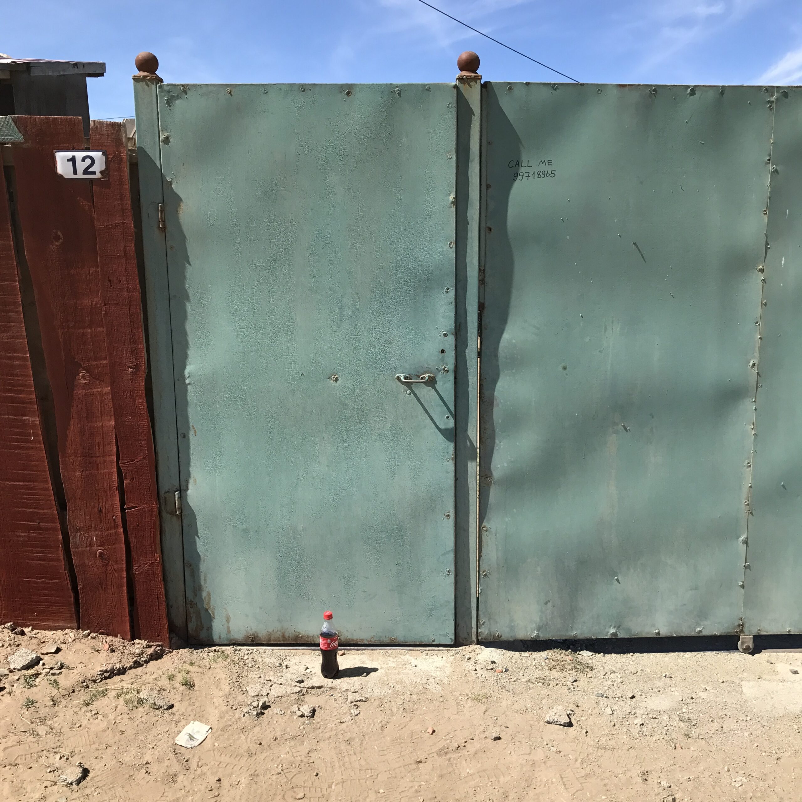 モンゴルのバイク屋