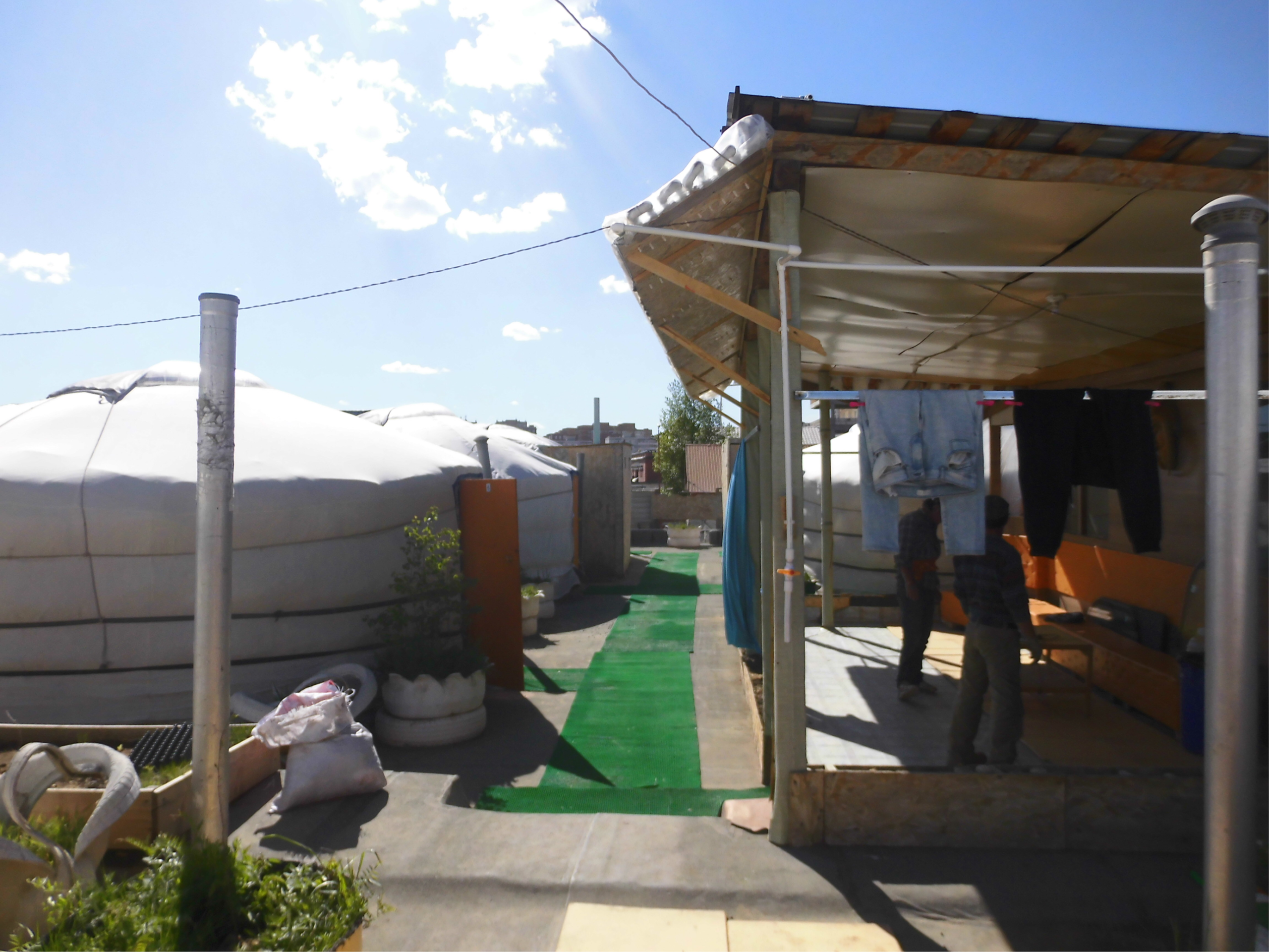 洗濯物を干しているところ