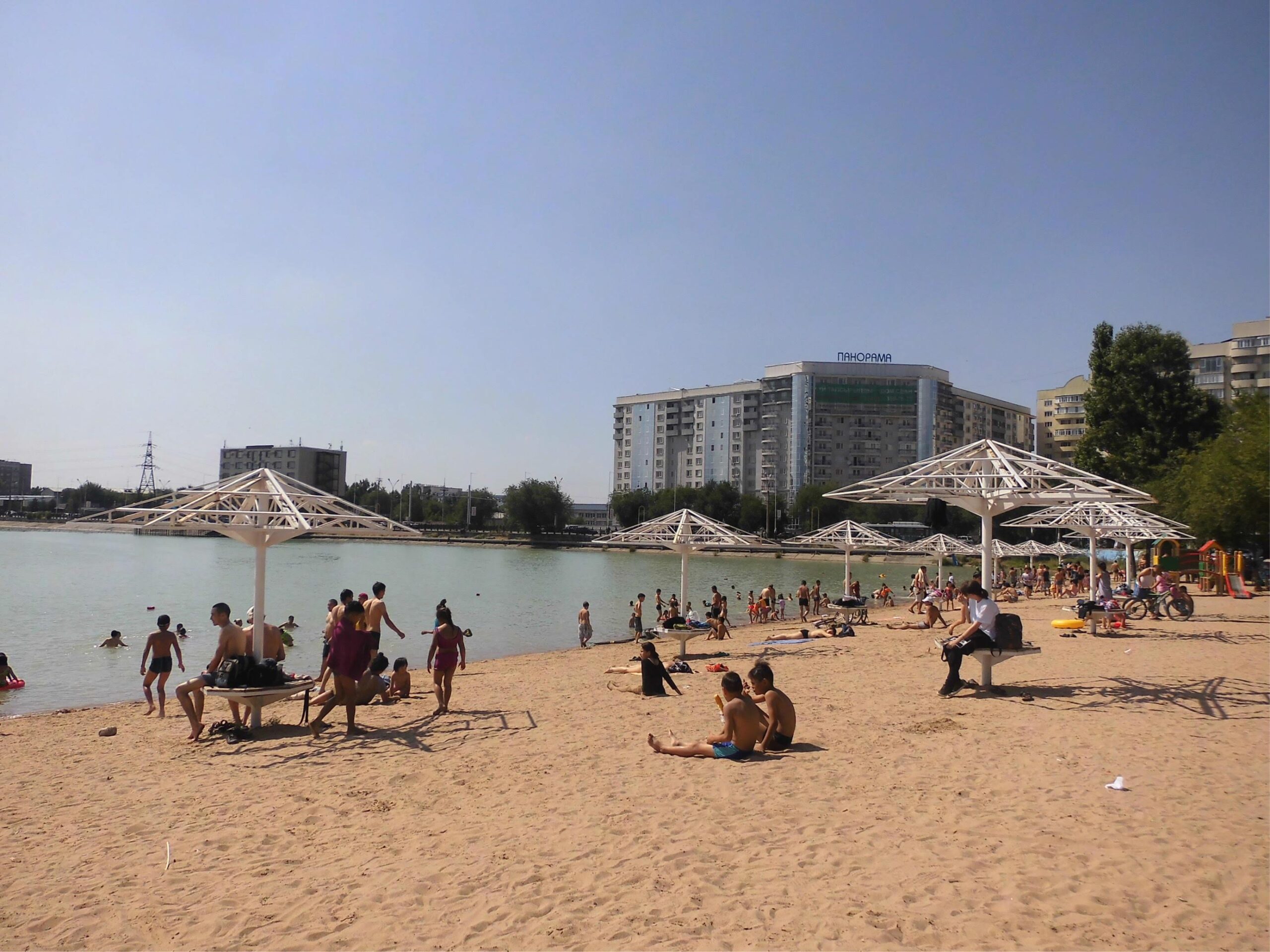 アルマトイのビーチ